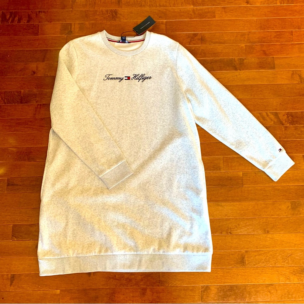 New w/ tag Tommy Hilfiger Women’s Script Logo Sweatshirt Dress in Size XL